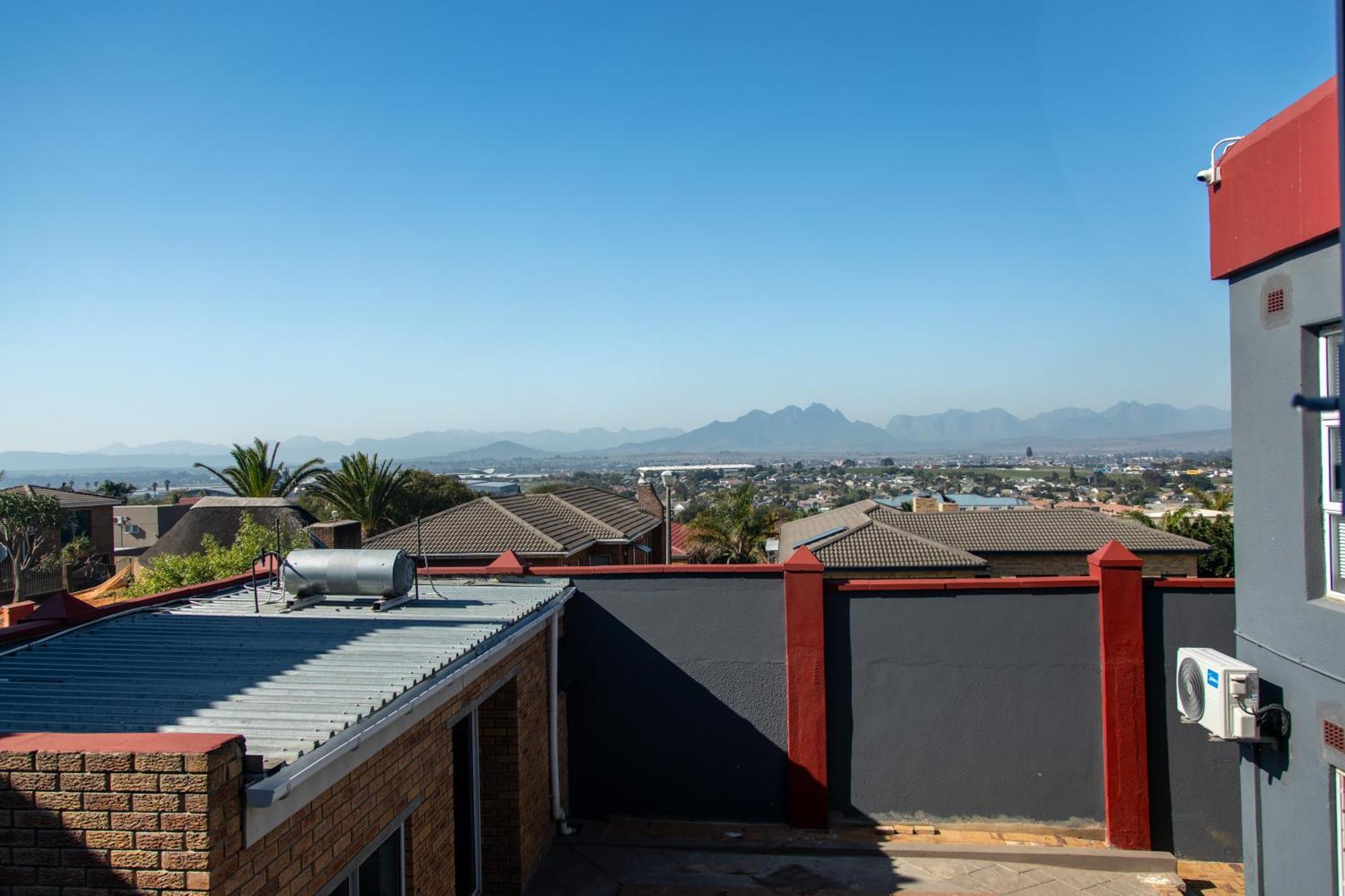 Vredekloof Views